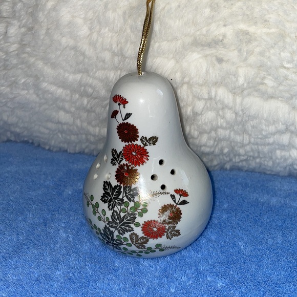 Vintage 1960’s Fred Roberts Company Pear Shape Potpourri holder. - Picture 2 of 5
